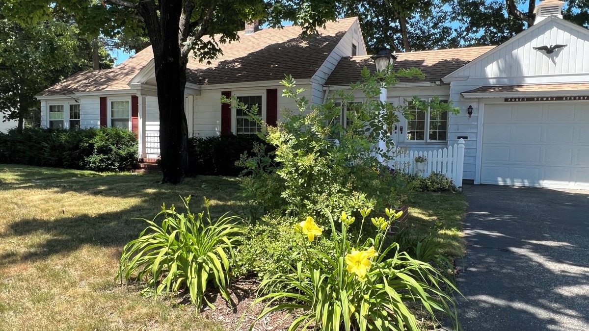 Rochester House | Quiet, convenient 2-bedroom house in town and yet near the river and trails.