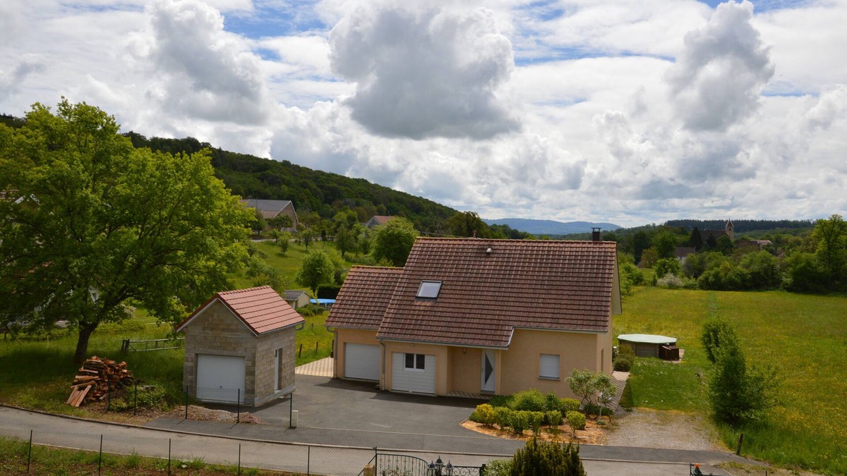 Accolans House | Quiet cottage in the Franche-Comté countryside