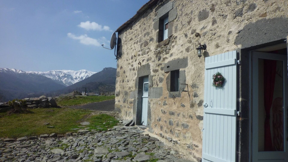 Chambon-sur-Lac House | Quiet cottage in the heart of the Sancy Massif and volcanoes of Auvergne
