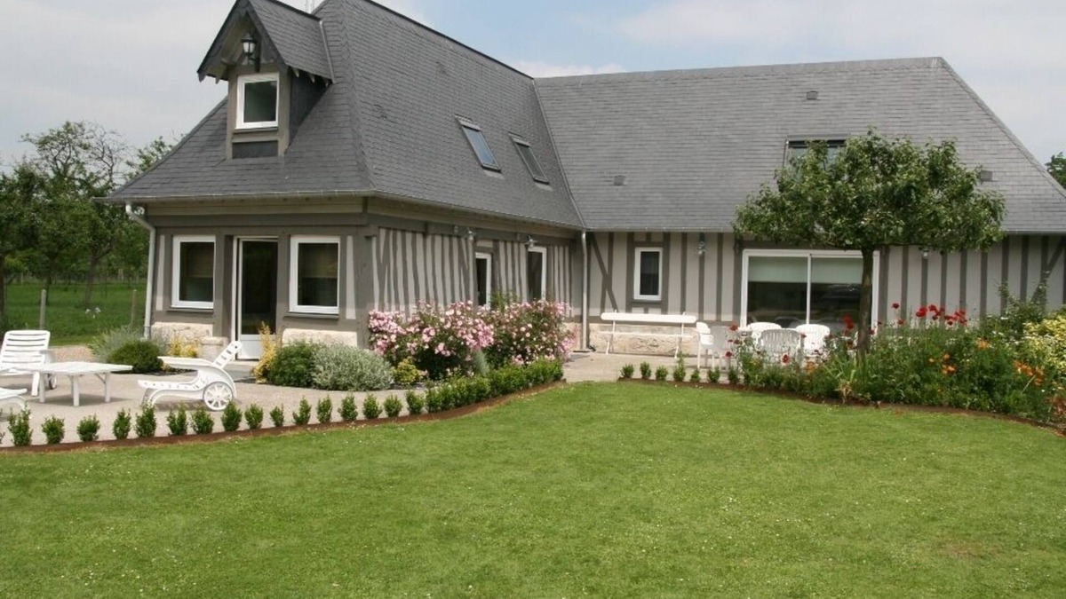 Jumieges Cottage | Quiet cottage in the heart of the loops of the Seine overlooking the Seine.