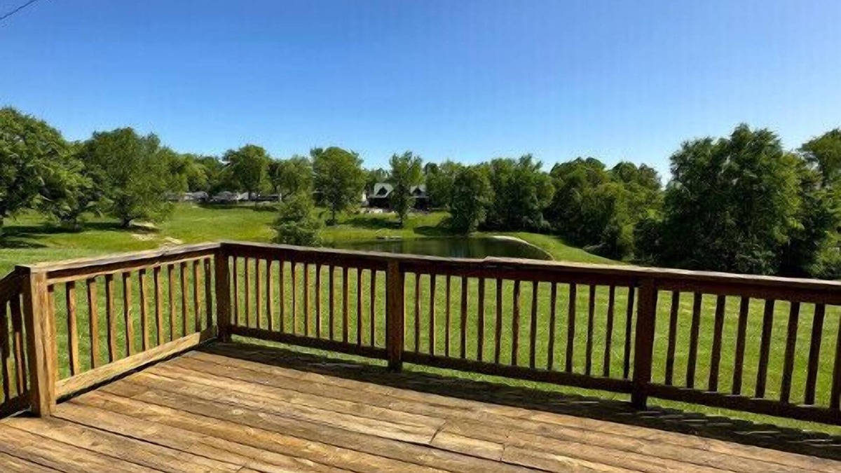Glouster Cottage | Quiet Cottage in the heart of Burr Oak State Park - #3