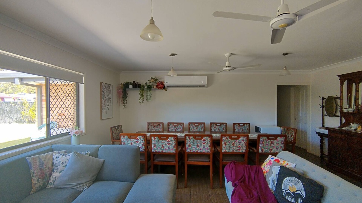 Biggera Waters House | Quiet cottage like family house tucked away in a convenient location