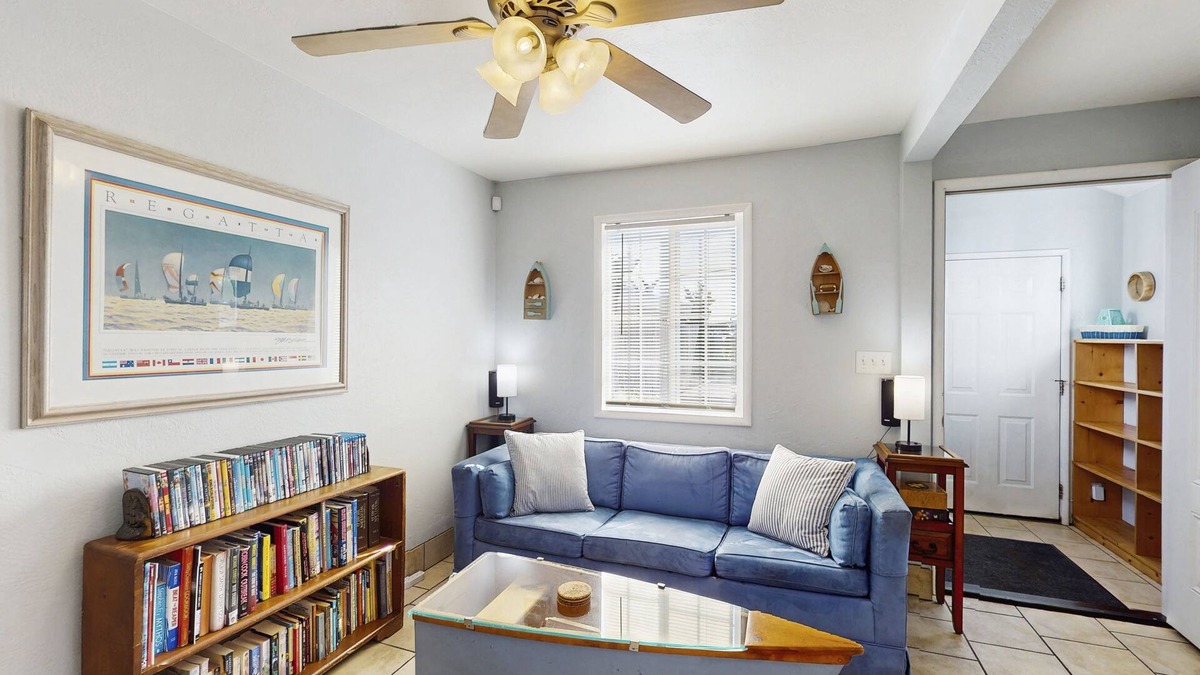 Eureka House | Quiet cottage on the bay with dog-friendly backyard & private dock - near beach