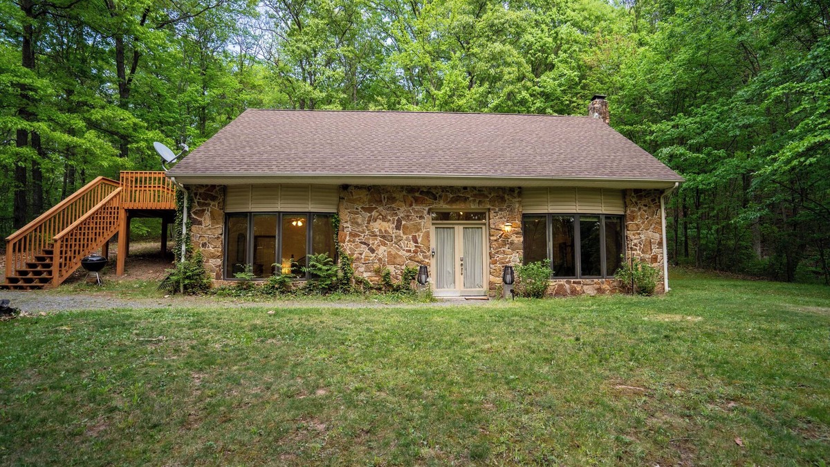 Berkeley Springs Cottage | Quiet Cottage on Five+ Acres of Woods Close to All That Berkeley Springs Offers