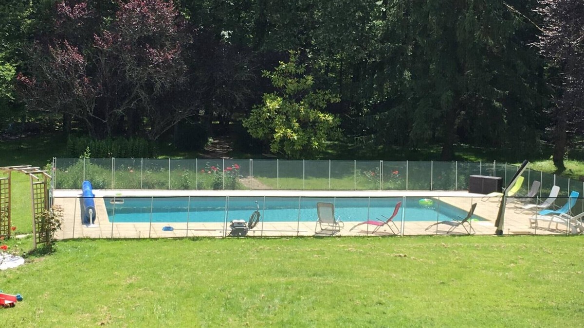Luynes Cottage | Quiet Cottage with Shared Heated Pool near Loire Castles and Vineyards