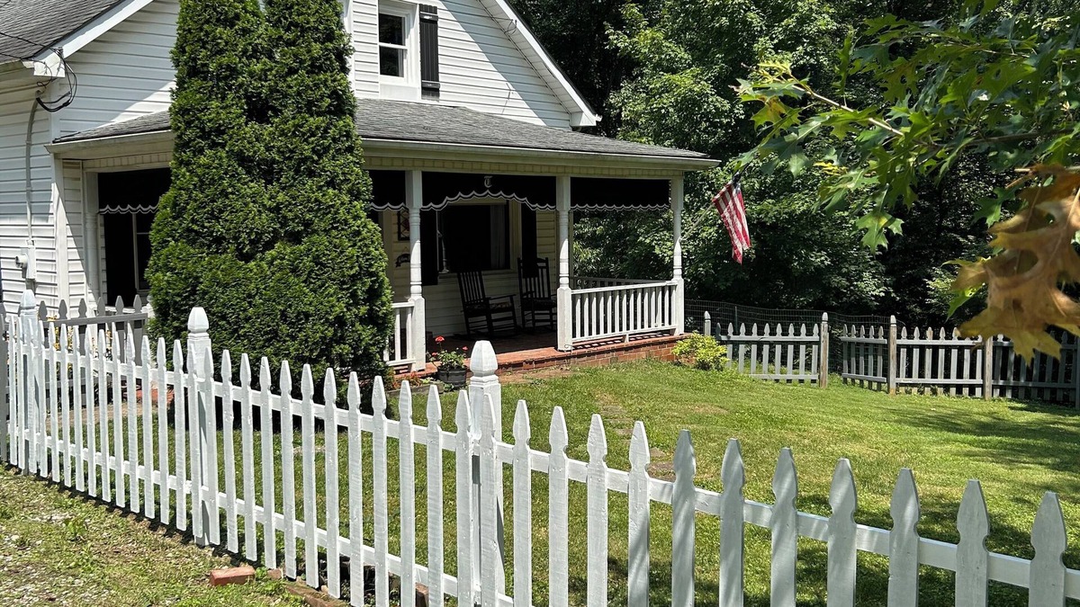 Pea Ridge House | Quiet Country Charmer