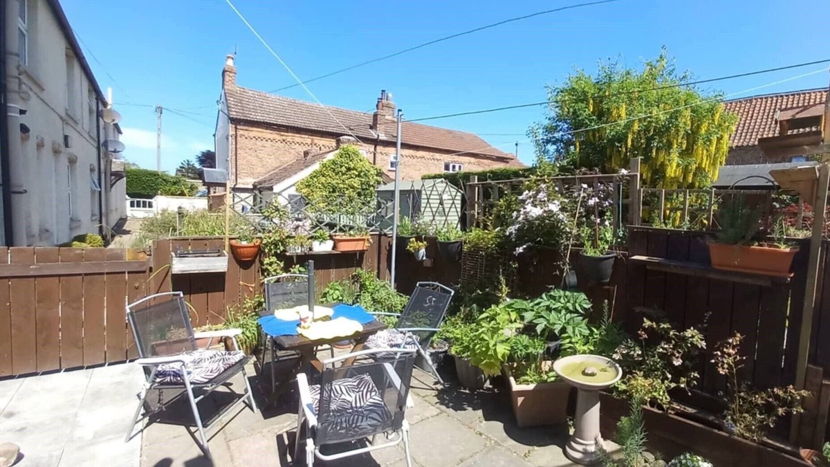 Seaton Cottage | Quiet country cottage convenient for East coast beaches and old town of Beverley