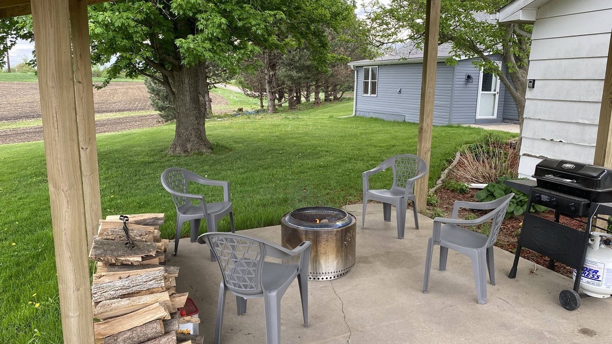 Tracy Cottage | Quiet Country Cottage 5 Minutes from Town!