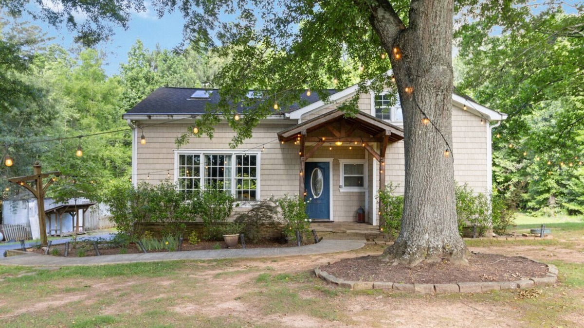 Suwanee House | Quiet Country Farmhouse