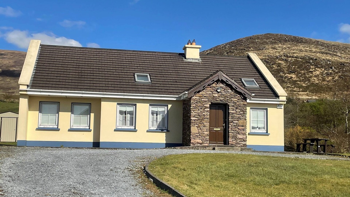Dingle House | Quiet, Country 'Home Away from Home' - Dingle, County Kerry