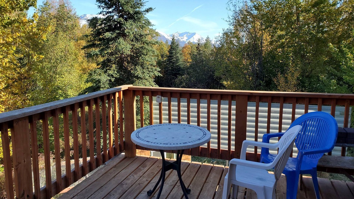 Knik River Bed & Breakfast | Quiet country living in this spacious 2nd story Unit. Hiking trails and more!n