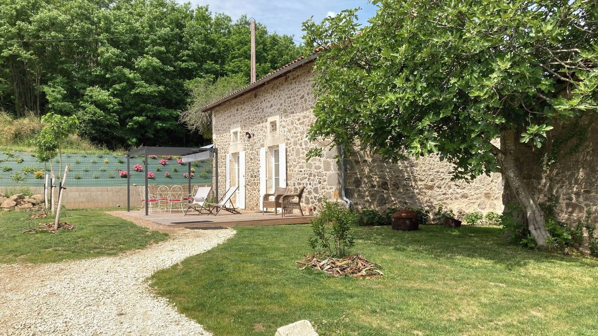 Augignac House | Quiet country property, sleeps 6-8, linen provided