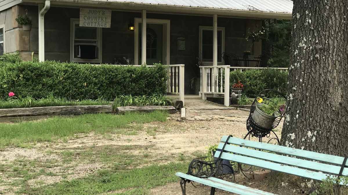 Mineola House | Quiet country road, close to Lindale, Mineola,and Van tx