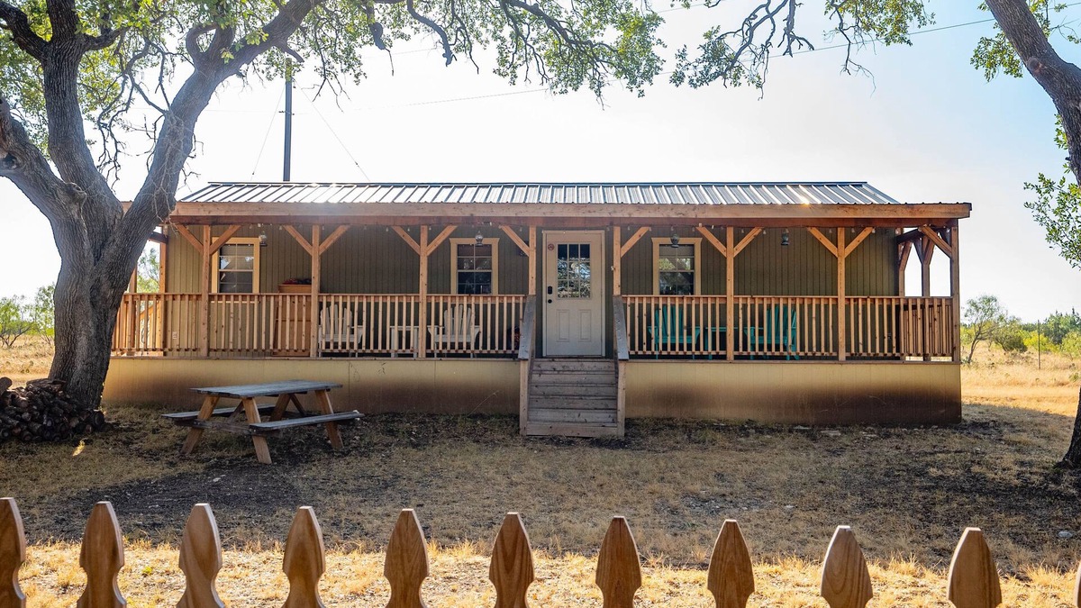 Lampasas Cabin | Quiet Country Rustic Cabin