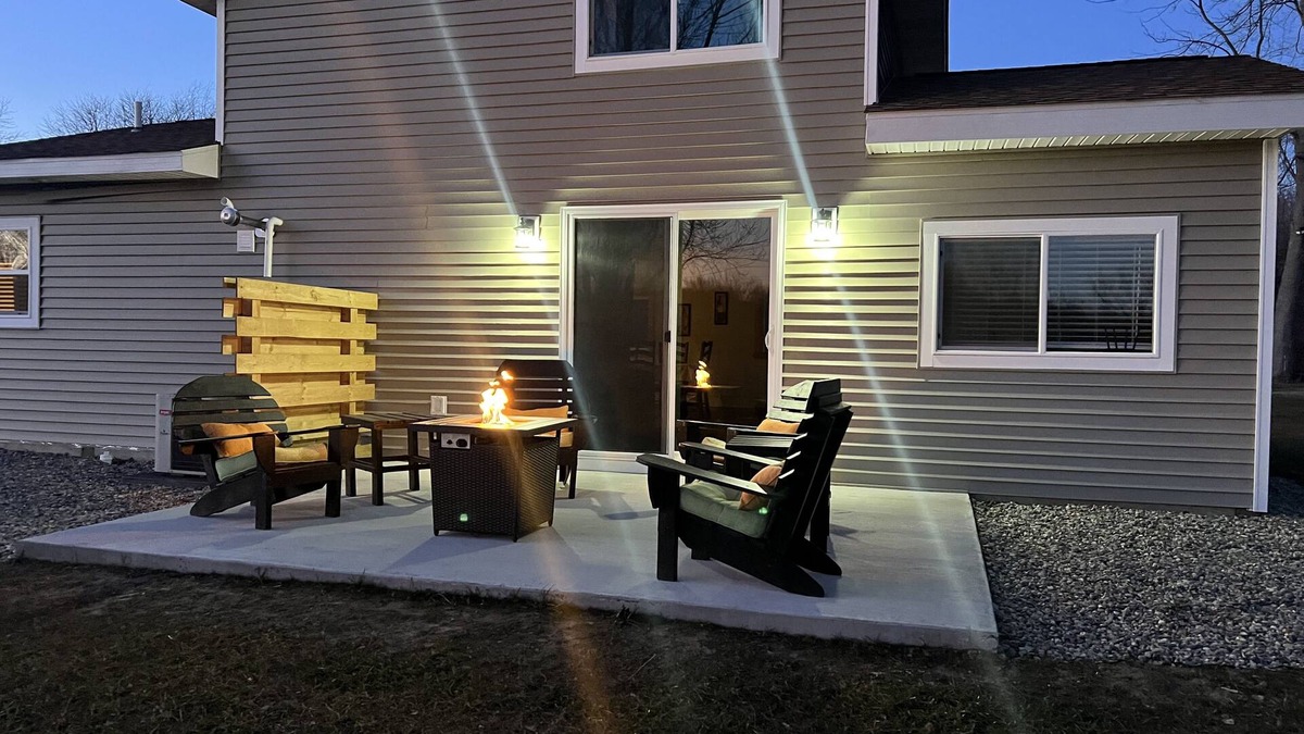 Fennville House | Quiet Country Views close to Everything West Michigan
