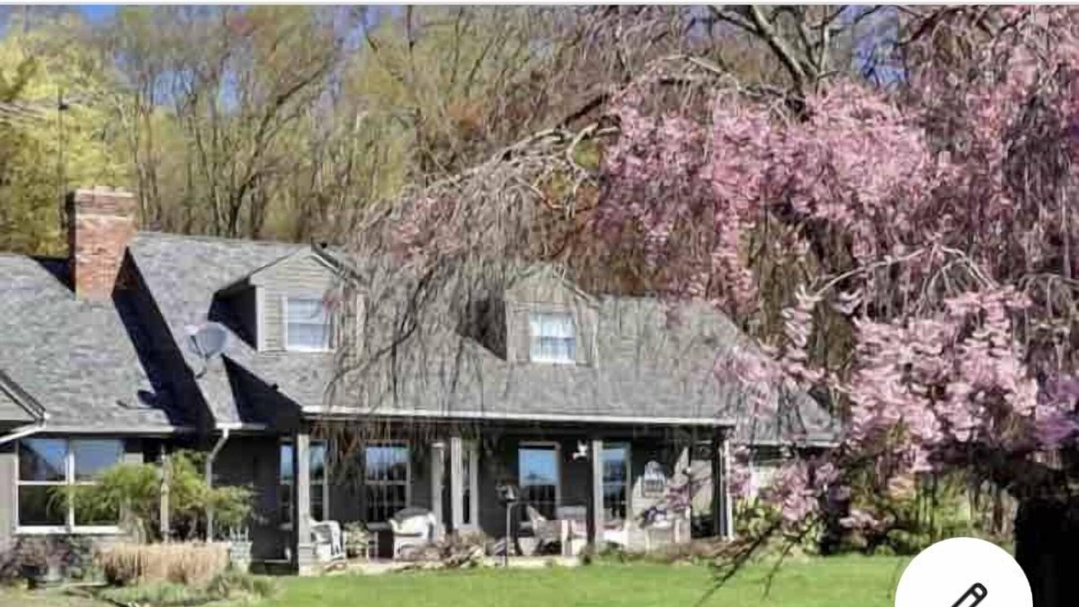 Town of Wawayanda House | Quiet, cozy, 10 minutes to Ski Resorts, Legoland, and historic Warwick, NY.