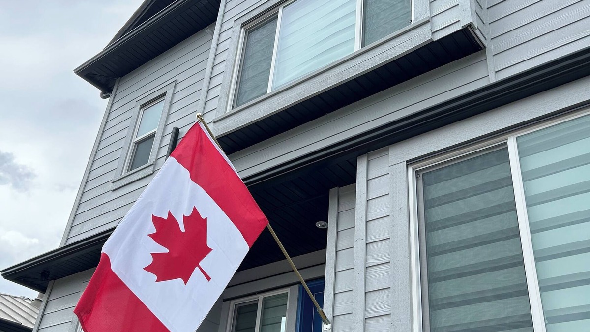 Killarney House | Quiet, cozy, 2bedroom, 1 bathroom, private entry suite near Skytrain/transit