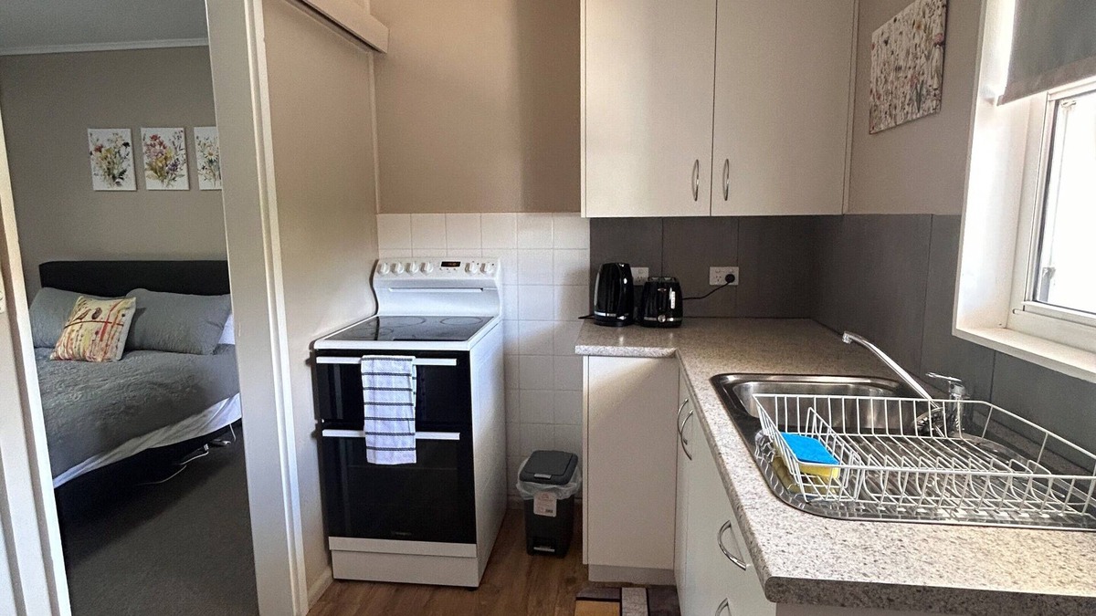 Canowindra Apartment | Quiet Cozy ApartmentnnEntire Kitchen n 1 Queen Bed, 1 Bathroom nCanowindra