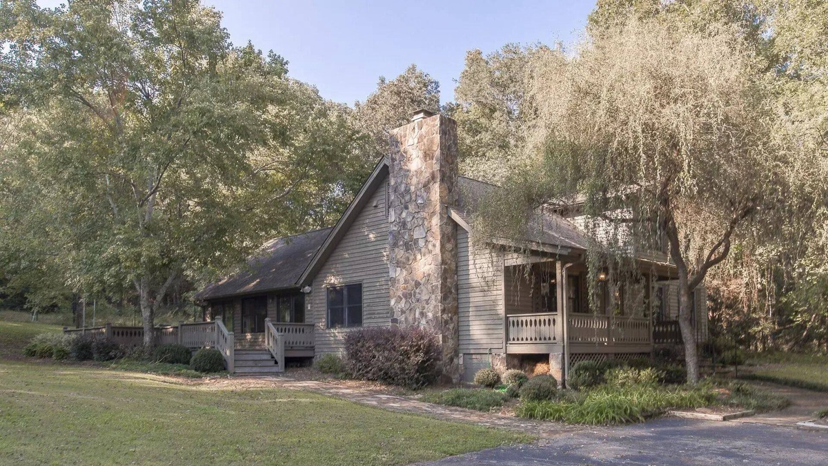 Hartwell Cabin | Quiet, Cozy Cabin, 8 Beds, Perfect for Families and Business
