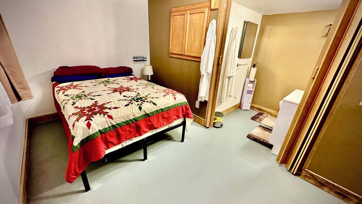 Keene Apartment | Quiet, cozy, cabin apartment in the woods.