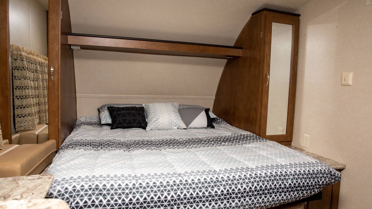 Niceville House | Quiet Cozy Camper w/ Internet