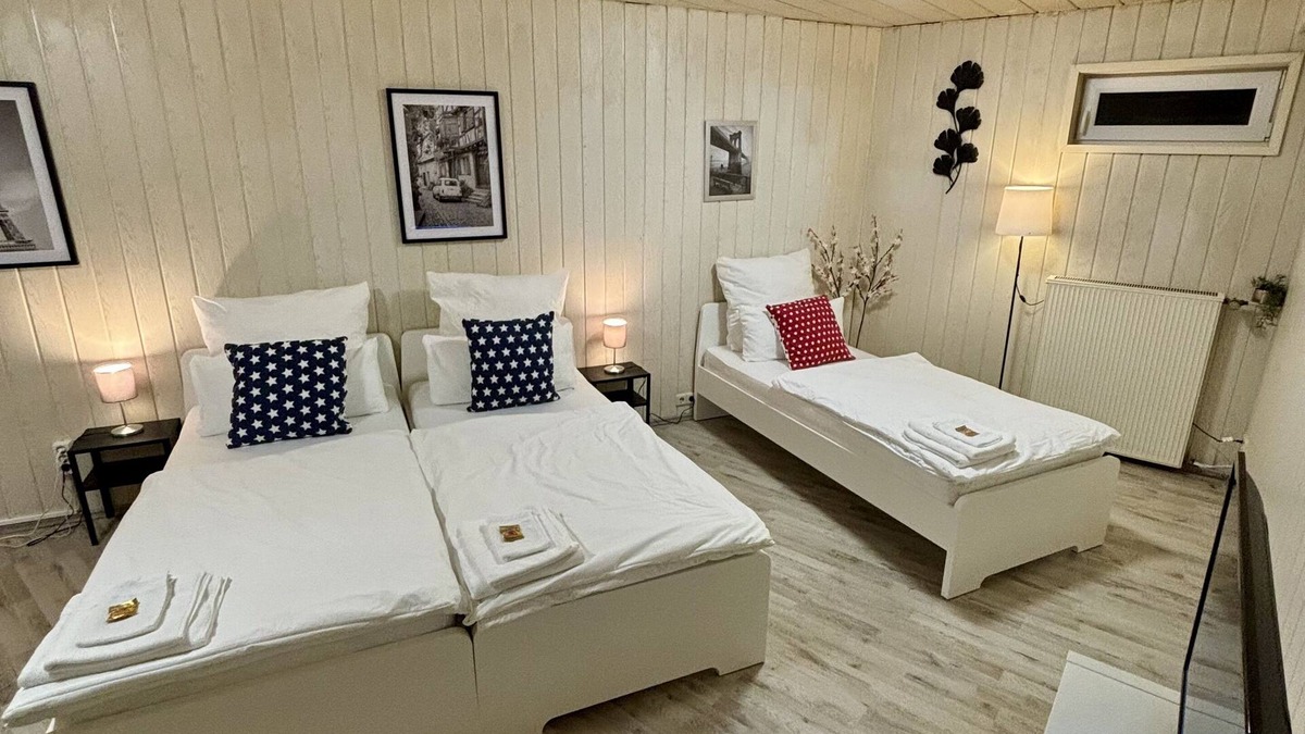 Langenfeld Apartment | Quiet & cozy double room + single bed in top location