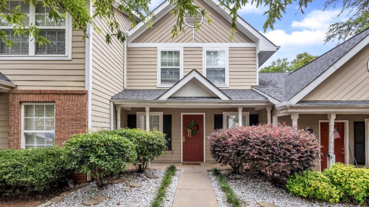 Dunean Condo | Quiet, Cozy, Dead End Street. Queen Beds, Smart TVs. Close to downtown!