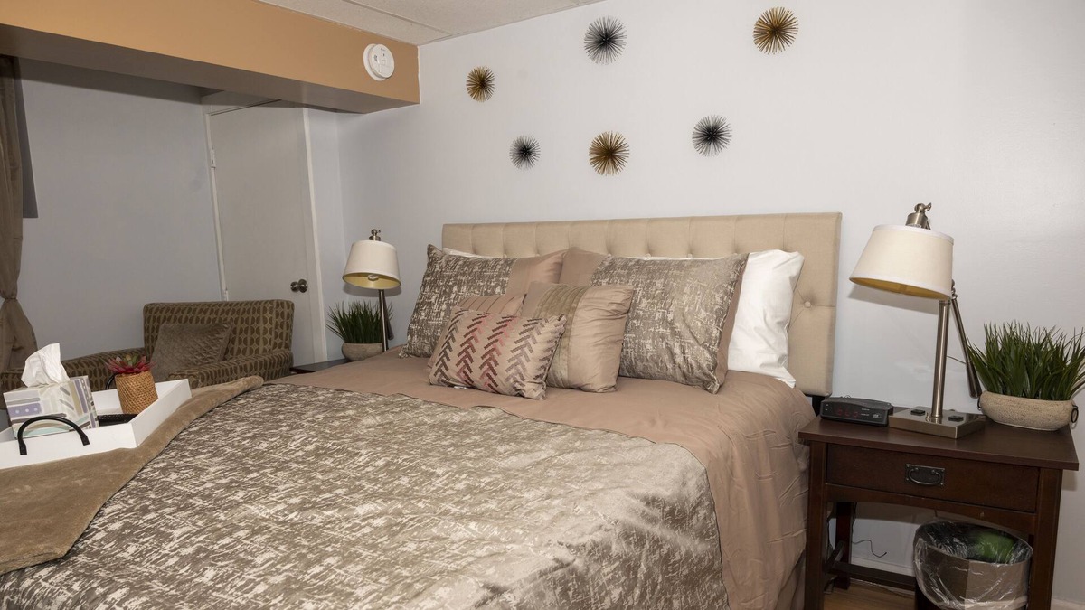 North Haven Apartment | Quiet, cozy, newly renovated unit w/ fireplace close to highways and town center