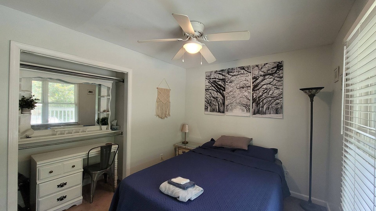 Cuyler - Brownsville House | Quiet & Cozy Room with Private Bath
