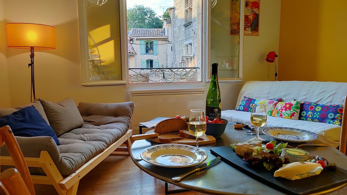 Pezenas Apartment | Quiet Duplex historical Center Pezenas