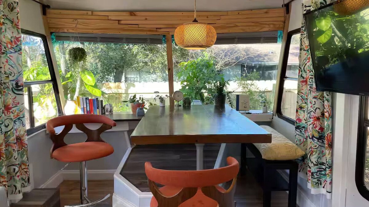 Cocoa House | Quiet Escape in a Tropical Glade