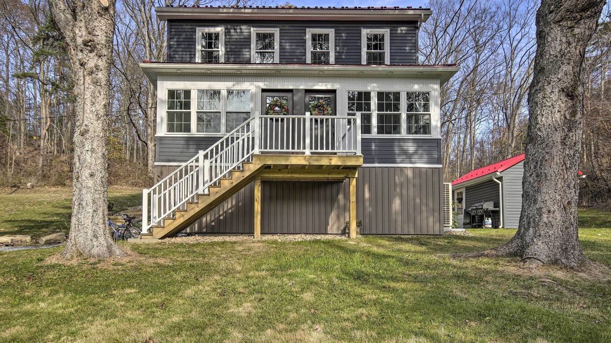 James Creek House | Quiet Escape w/Hot Tub, 5 Miles to Raystown Lake!