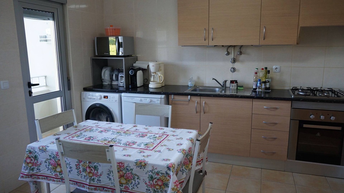 Correeira Apartment | Quiet F4 apartment 5 minutes from Olhão town center, Algarve