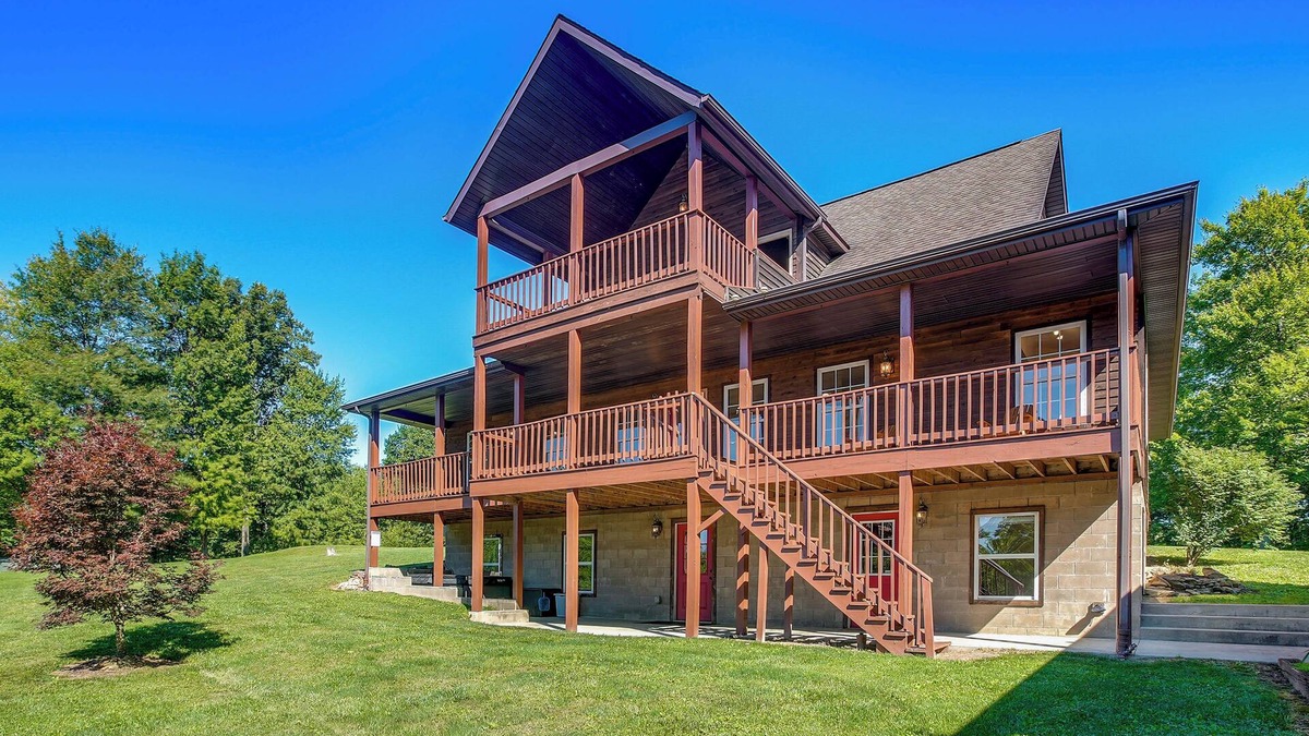 McArthur Cottage | Quiet Family Cabin in Hamden: Hot Tub + Game Room!