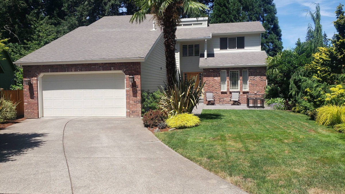 Thurston Apartment | Quiet Family Friendly 2 bedroom basement sleeps 6