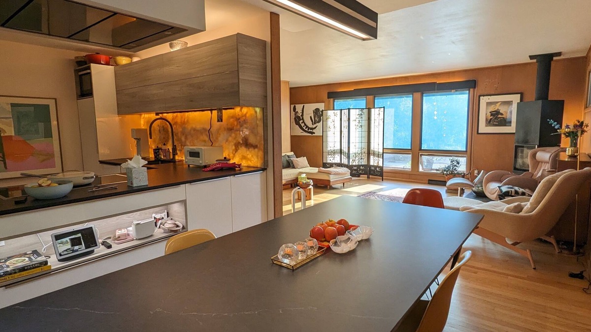 Monona House | Quiet, family-friendly home on lake bike path 10 minutes from downtown Madison