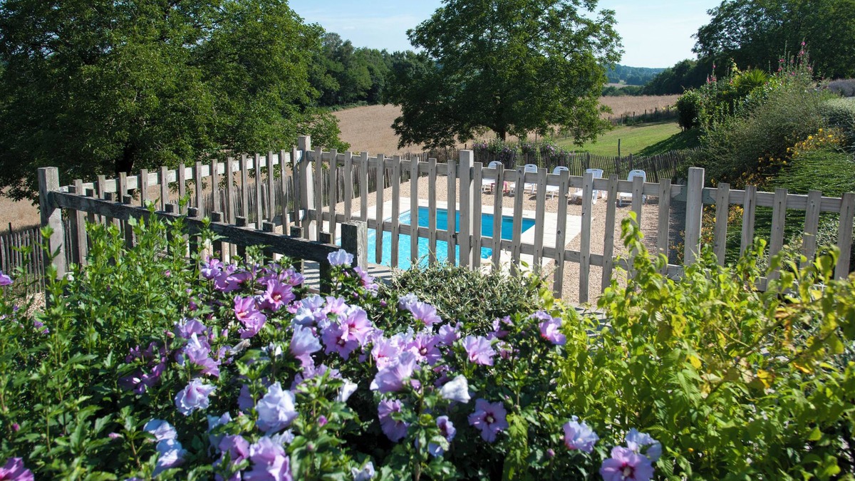 Sarrazac House | Quiet family home with secure swimming pool