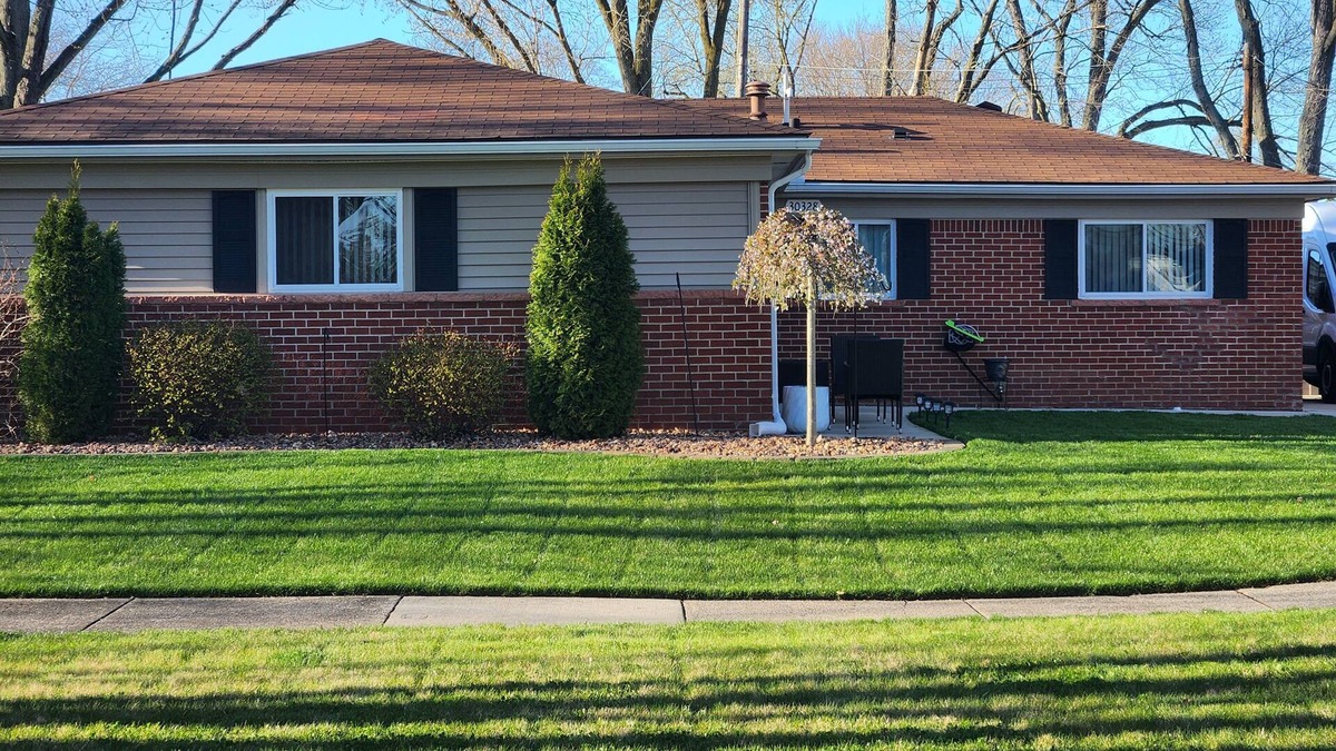 Farmington Hills House | Quiet Family Oasis in Farmington Hills, Sleeps 6-10. 20 miles from Downtown