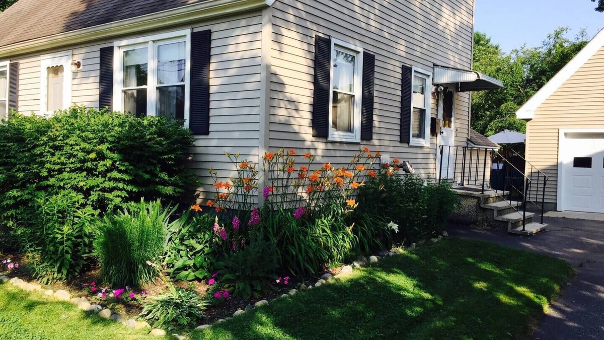 North Deering House | Quiet Family Vacation Home in Portland, Maine 7 minutes to the Old Port