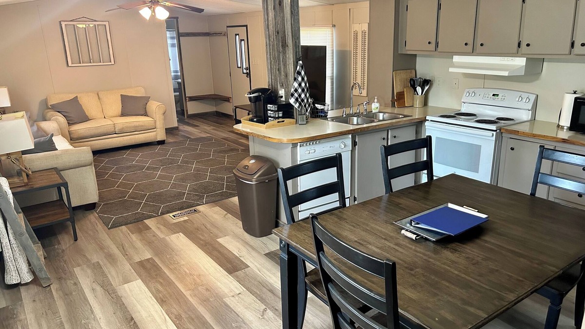 Edwards County Other | Quiet farmhouse getaway with deck, cornhole, firepit and Santa Fe Trail Marker.