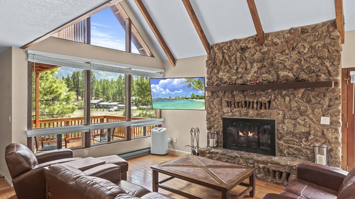 Fort Valley House | Quiet Forest Retreat in Historic Fort Valley