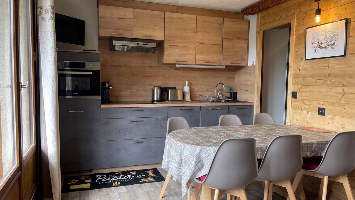 Notre-Dame-de-Bellecombe Apartment | Quiet studio cabin with parking near amenities