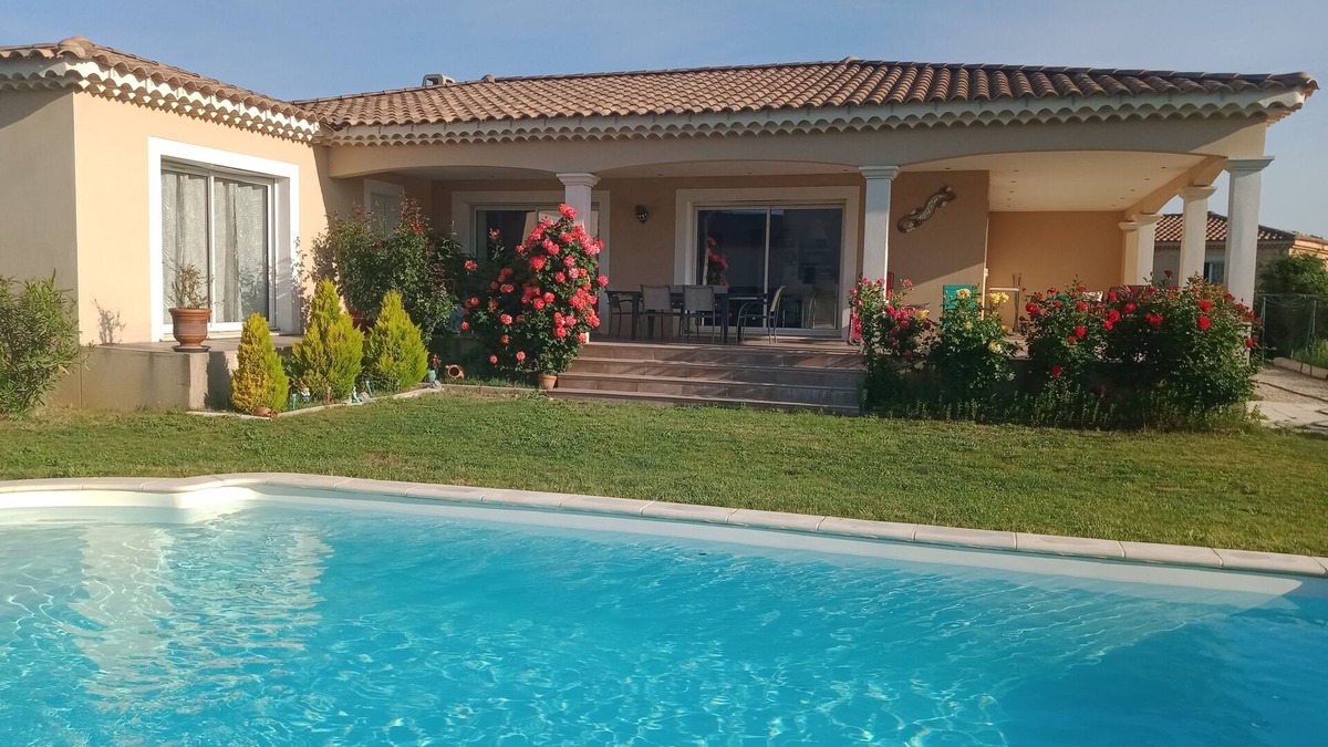 Sainte-Cecile-les-Vignes House | QUIET VILLA IN PROVENCE