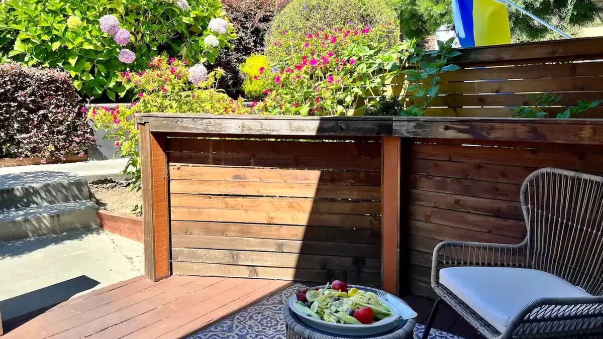Belmont Apartment | Quiet Garden Oasis in Belmont, Great Location, Walkable 1/1