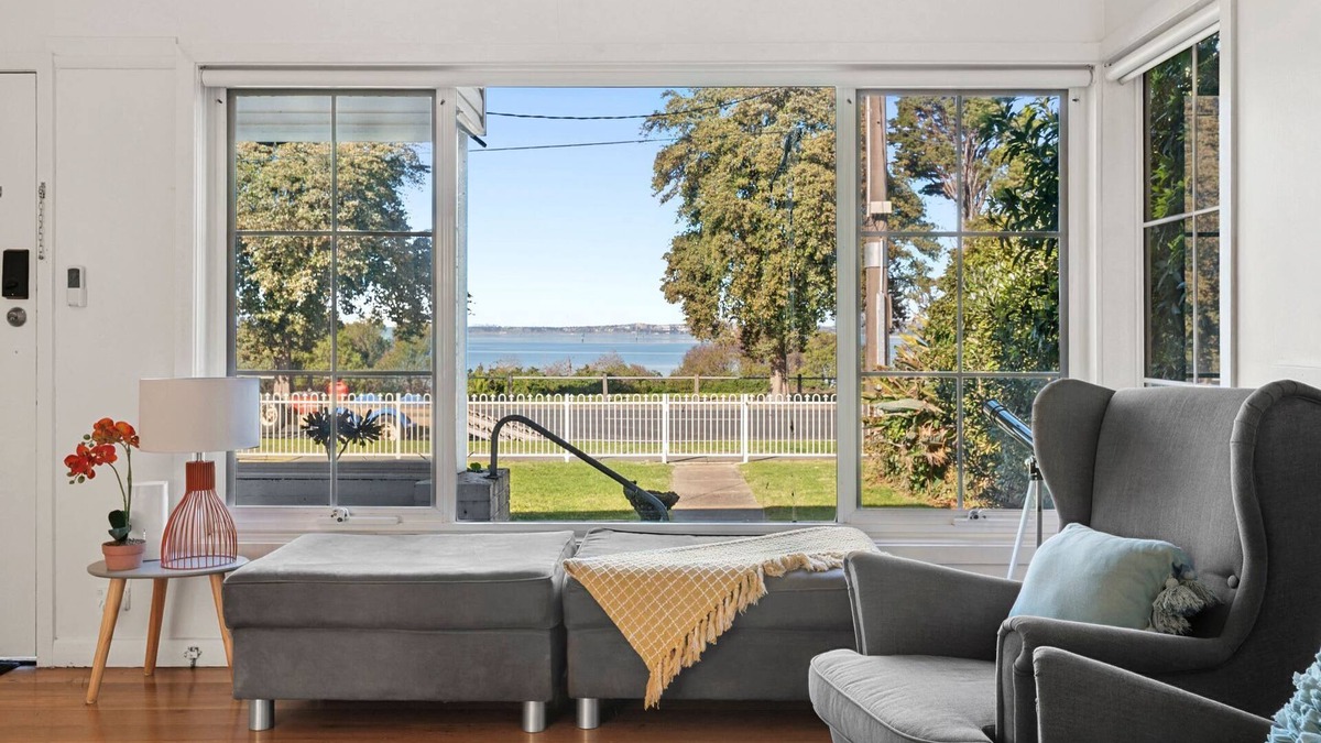 North Shore House | Quiet Geelong Getaway I Bay views