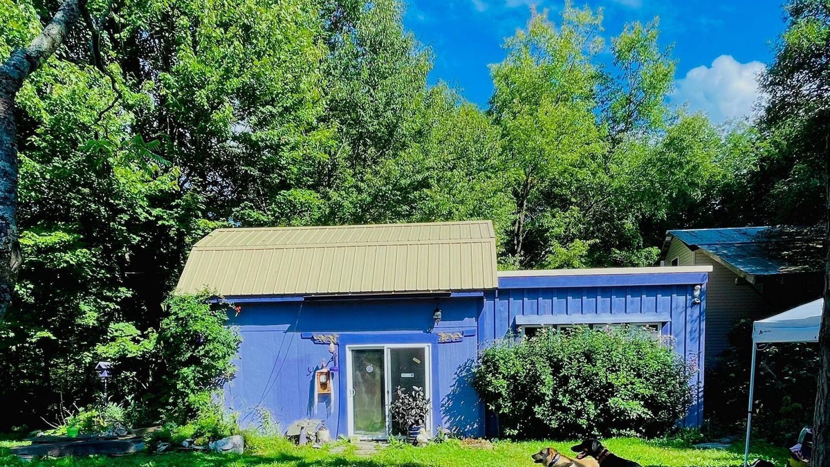 Etna House | Quiet Getaway to take a break - before you "break".