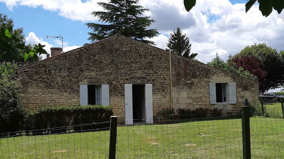 Retaud House | Quiet gite - 20 mn from Royan, 10mn from Saintes