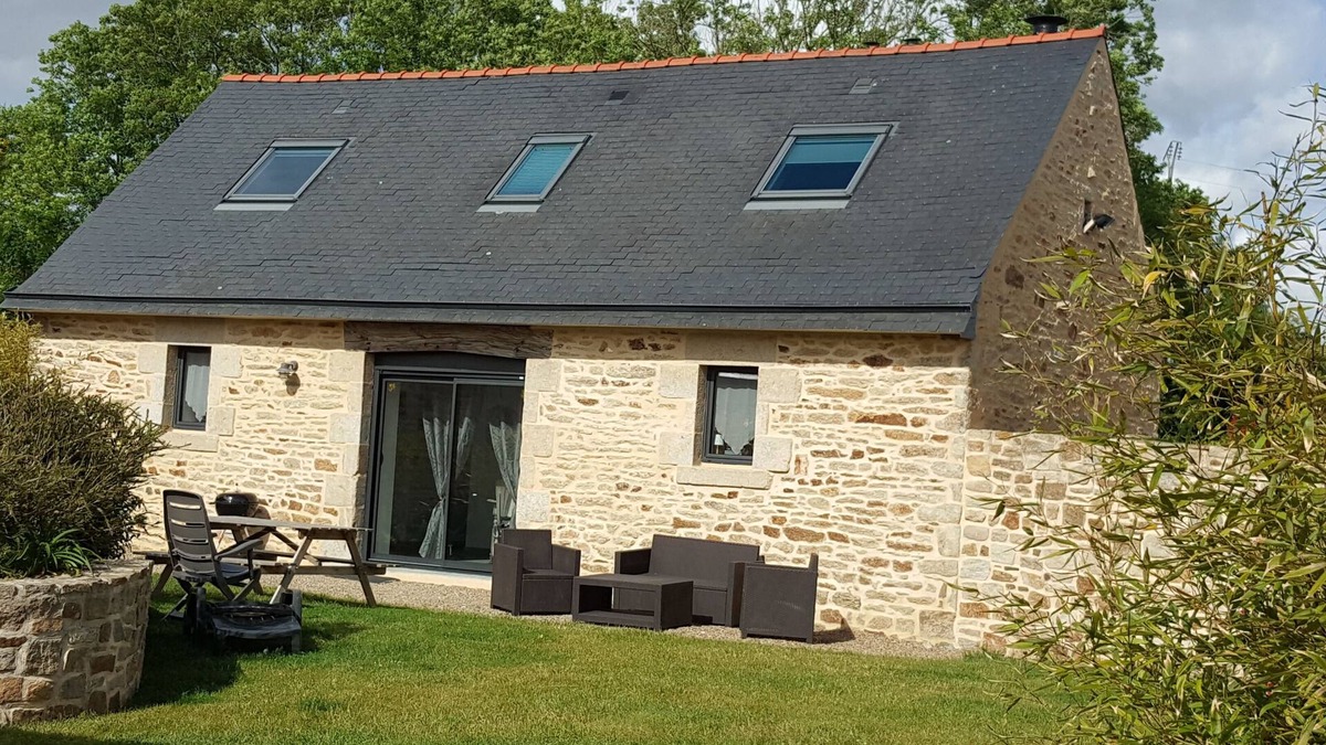 Ploneour-Lanvern Cottage | QUIET GITE 4 PEOPLE NEAR THE SEA WITH COVERED POOL