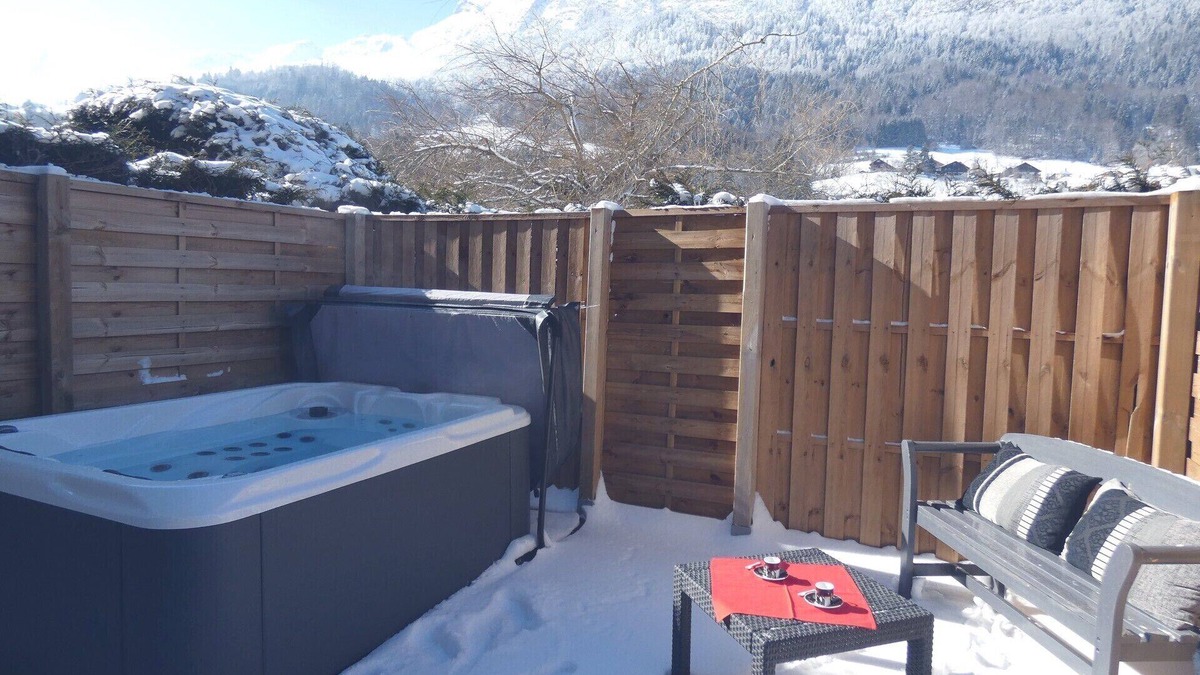 Thones Apartment | Quiet gite private jacuzzi wifi terrace near Lake Annecy pets welcome