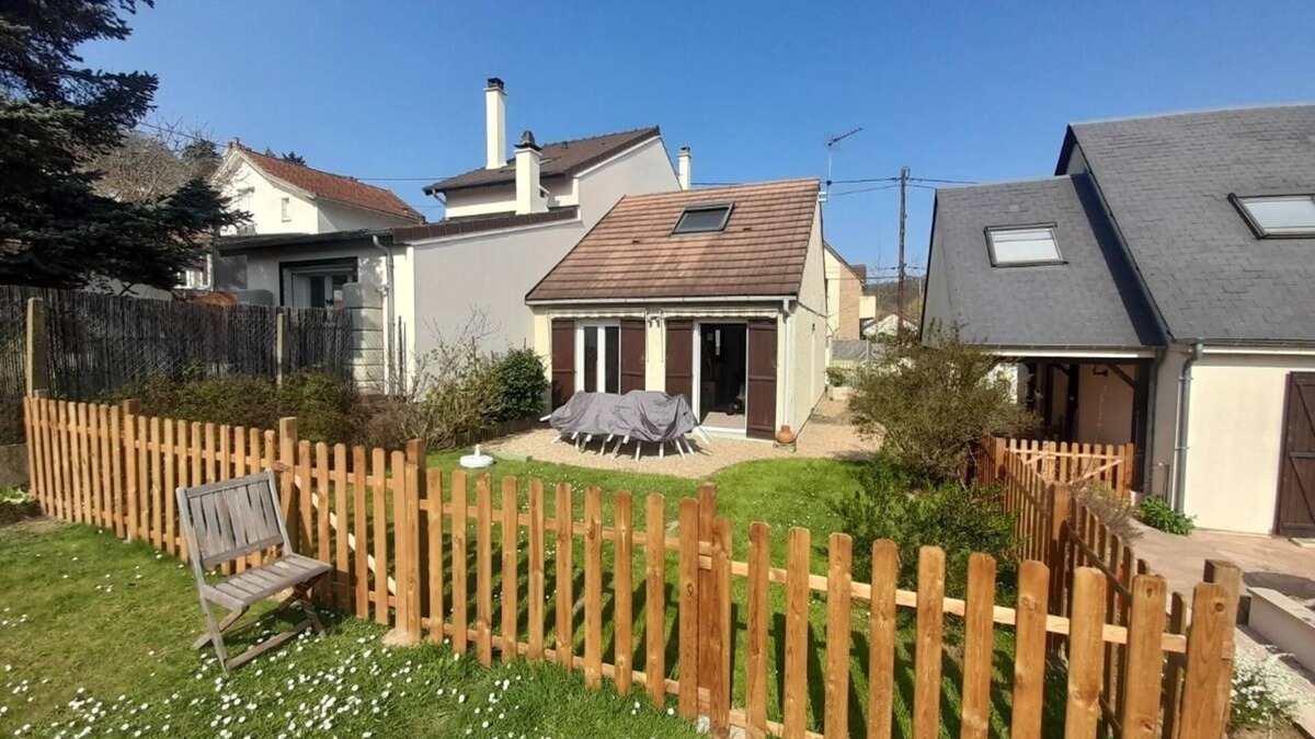 Orsay House | Quiet gite with garden 300 m from Le Guichet rer station